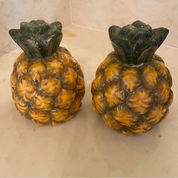 Style-Eyes by Baum Bros Pineapple Salt & Pepper Shaker Set - Picture 1 of 7